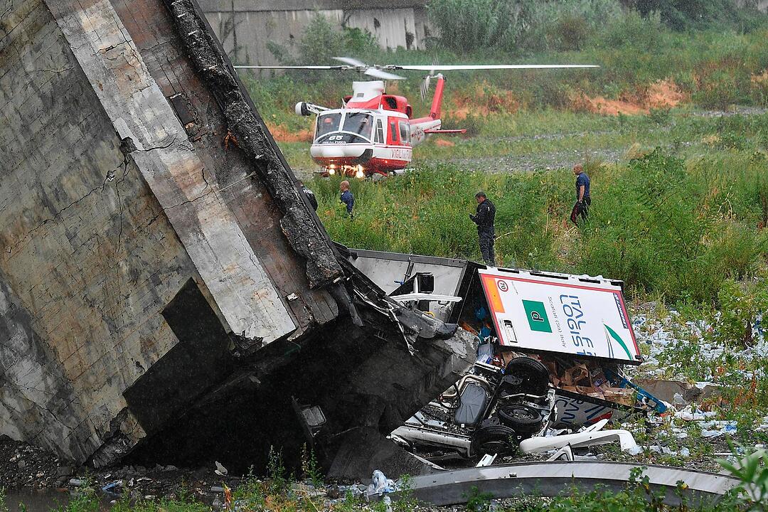 Autobahnbrücke in Genua eingestürzt