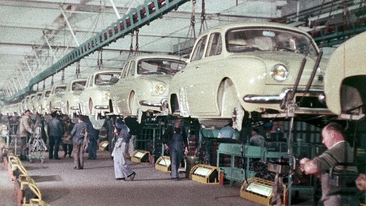 Anfangs als Luxus-Spielerei in Manufakturen gefertigt, wurde das Auto sp&auml;ter zum Gebrauchsgegenstand aus Massenproduktion.