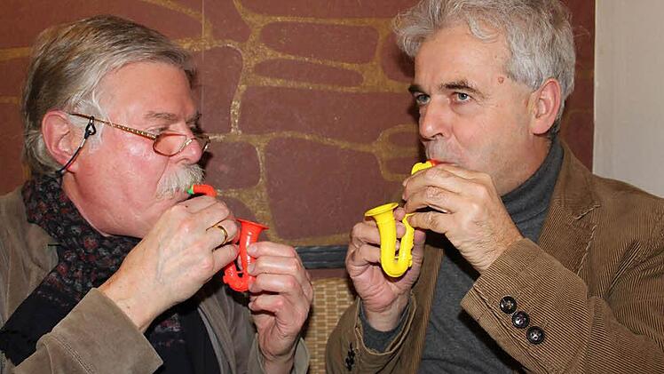 Humor zeichnete das Duo schon immer aus. Schräge und intelligente Texte zu Rhythmen zwischen Bossa, Tango und Jazz - Axel Keilhack und Harald Fischer sind darüber zu Freunden geworden. Foto: Markus Häggberg