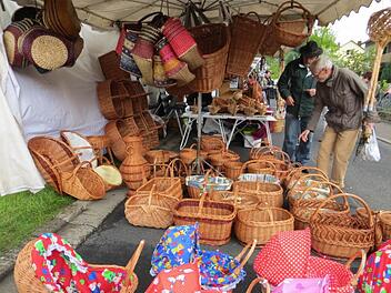 Viele Händler stellen beim Oberbacher Marktfest ihre Waren aus. Archivfoto: bkj