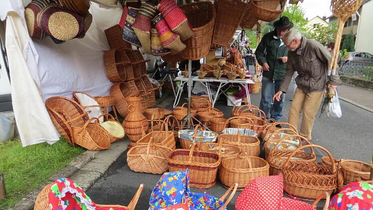 Viele Händler stellen beim Oberbacher Marktfest ihre Waren aus. Archivfoto: bkj