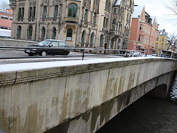 Eine schlichte Brücke über die Itz - aber ein Denkmal: Deshalb bleibt die Mohrenbrücke nun vermutlich erhalten. Foto: Christiane Lehmann
