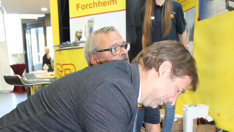 Landrat Hermann Ulm übte Erste Hilfe.