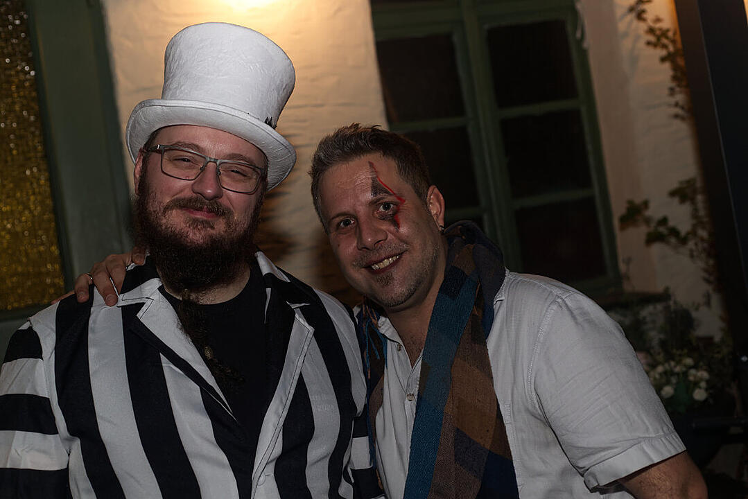 ME & MY (ZOMBIE) GIRLS HALLOWEEN