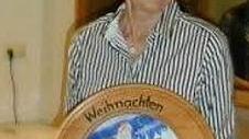 Siegerin Andrea Reß mit der Weihnachtsscheibe Foto: Wolfgang Dietz