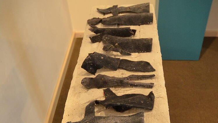 Hermine Gold, "Das große Puppentheater von den armen und reinen Seelen".