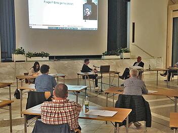 Nach Händewaschen und Desinfektion gilt auch für die Bad Bockleter Gemeinderäte die Abstandsregelung Foto: Thomas Beck