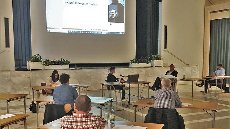 Nach Händewaschen und Desinfektion gilt auch für die Bad Bockleter Gemeinderäte die Abstandsregelung Foto: Thomas Beck