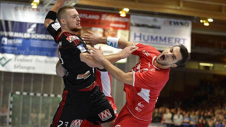 le Rahmel (links) setzt sich gegen Gästespieler Michael Allendorf durch. Fotos: Picturedreams