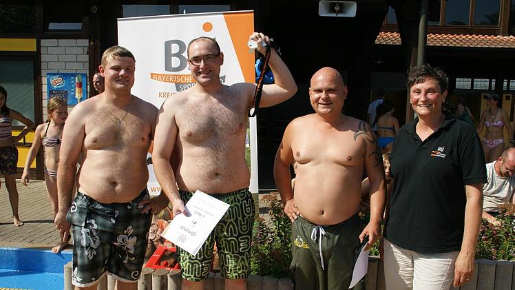 Auch die Erwachsenen hatten Spaß beim Wettbewerb. Vorne lagen Michel Gläser (Mitte), Thomas Münch und Thomas May (links).