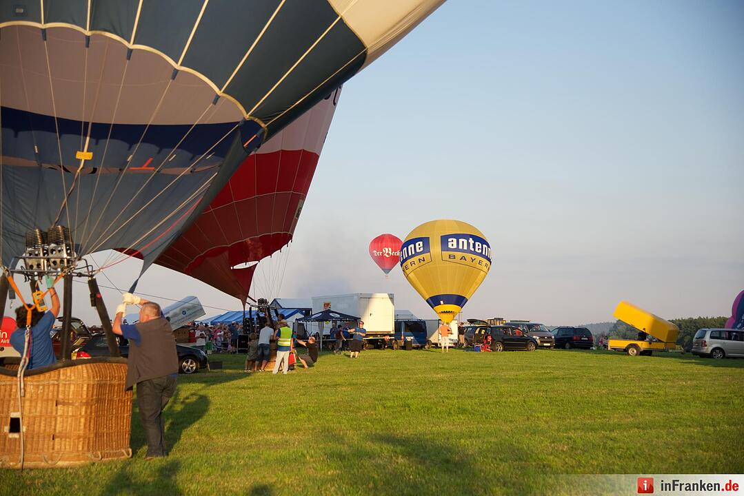 Jubiläumsausgabe: Zum 20. Mal hat die Raiffeisenbank Seebachgrund zu ihrem Ballonmeeting nach Hannberg eingeladen. Mehr als 2000 Menschen waren gekommen.