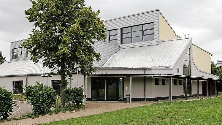 Eine der Baumaßnahmen, die im Etat zu Buche schlagen - die Restabwicklung der Dreifachturnhalle Foto: Matthias Hoch