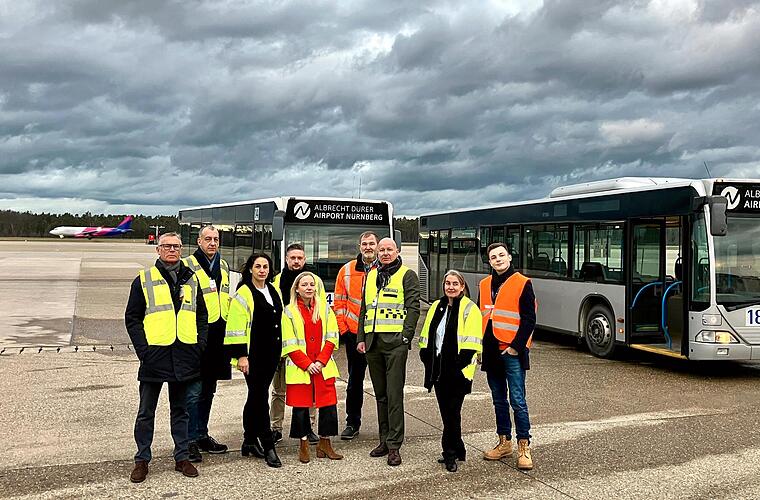 Flughafen Nürnberg: Airport gibt Busse für besonderen Einsatz ab - sie sollen Menschenleben retten