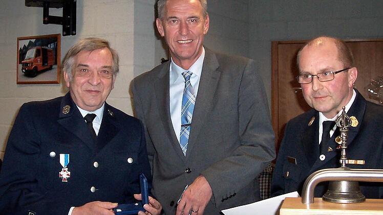 Wolfgang Tolksdorf mit Oberbürgermeister Siegfried Müller und Engelbert Scherer.