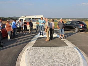 Die neue Abbiegespur zum geplanten Gewerbegebiet an der B 279 war eine der Stationen der Besichtigung.  Fotos Helmut Will