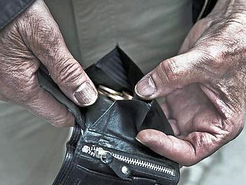 Reicht das Geld im Alter? Die Gewerkschaften werben dafür, die gesetzliche Rente zu stärken. Am Mittwoch spricht IG-Metall-Vorstandsmitglied Hans-Jürgen Urban in Coburg zu diesem Thema. Symbolbild: CT-Archiv