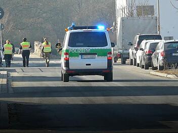 Mit einem Großaufgebot suchte die Polizei am Mittwoch nach den Flüchtigen. Foto: Eberhard Smolka