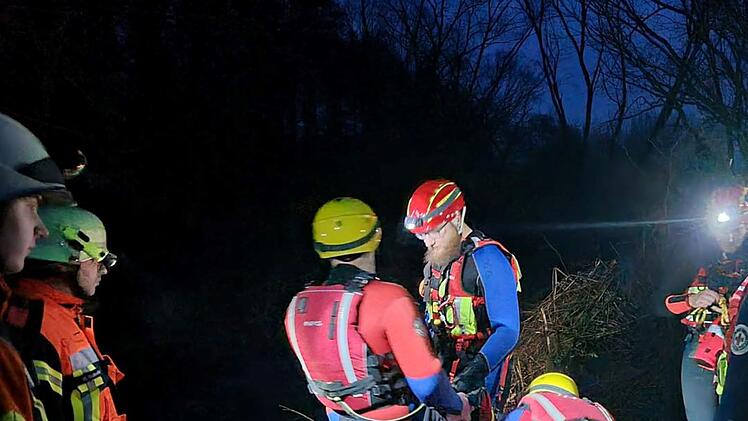 Sonneberg: Vierfache Mutter verunglückt nach Faschingsfeier in Fluss - Feuerwehren, BRK und mehr im Einsatz