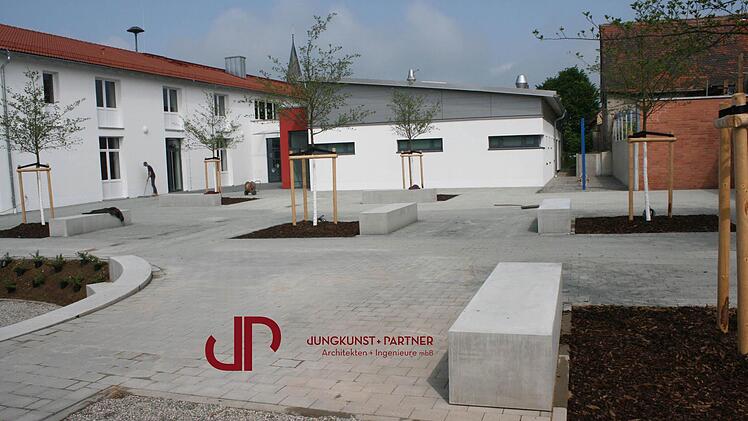 Die Schule in der Gemeinde wurde generalsaniert und ist jetzt ein wahres Schmuckstück der Gemeinde.