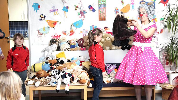 Klinik-Clown Rosa war zu Besuch in Weisendorf   Foto: Richard Sänger