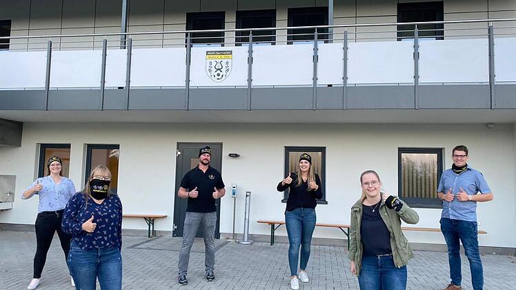 Kreativ zeigt sich der MSV Modlos, wenn es um Einnahmequellen geht. Da heuer viele Veranstaltungen ausgefallen sind, hat der Veren die Aktion Multifunktionstuch gestartet. Foto: Maria Ullrich