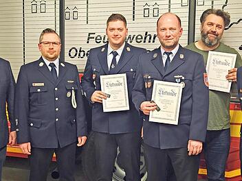 Bei der Freiwilligen Feuerwehr Oberlangenstadt wurden mehrere Mitglieder für langjährigen aktiven Dienst geehrt.