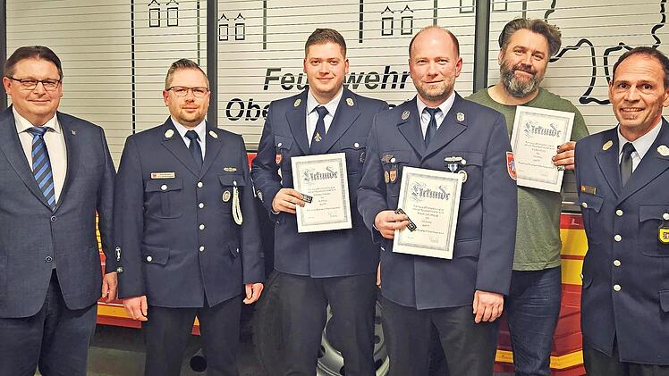 Bei der Freiwilligen Feuerwehr Oberlangenstadt wurden mehrere Mitglieder für langjährigen aktiven Dienst geehrt.