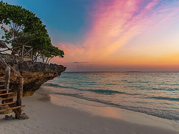 Sonnenuntergang am Strand von Sansibar Sonnenuntergang am Strand von Sansibar