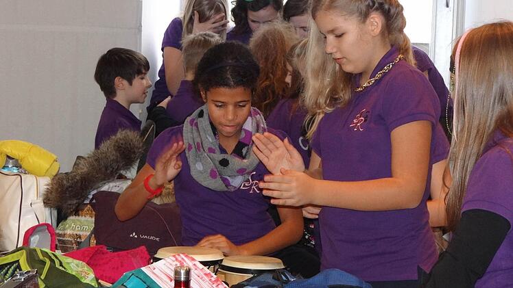 Da wird der Rhythmus auf den Bongos noch perfektioniert.