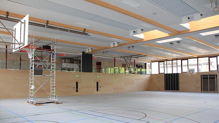 Die neue Zweifach-Sporthalle in Höchstadt ist fast fertig. Foto: Andreas Dorsch