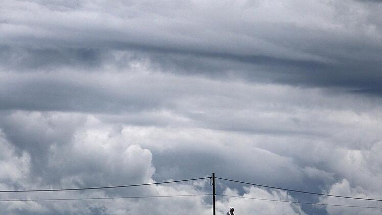 Das ruhige und niederschlagsfreie Wetter hält bis einschließlich Sonntag an. Doch dann nähert sich ein Orkantief. Symbolfoto: Karl-Josef Hildenbrand /dpa