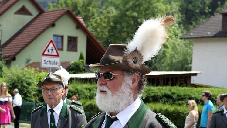 Impressionen vom Schützenumzug in Wallenfels. Foto: Michael Wunder