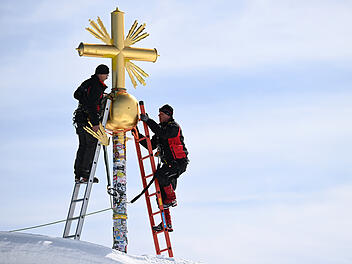 Gipfelkreuz der Zugspitze repariert