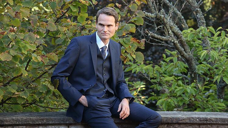 Fr&uuml;her hat Philipp (Fabian Hinrichs) seinen Vater nicht besonders oft besucht. Das hat sich ge&auml;ndert, seit der eine h&uuml;bsche Pfegerin hat ...