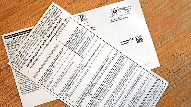 Solche Wahlbenachrichtigungskarten sollten inzwischen bei jedem Wahlberechtigten angekommen sein.  Foto: Hans Kurz