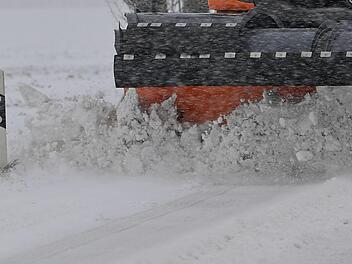 In Kulmbach und im Umkreis ist es auf glatten Stra&szlig;en am Freitag und Samstag zu Unf&auml;llen gekommen. Foto: Hendrik Schmidt/dpa
