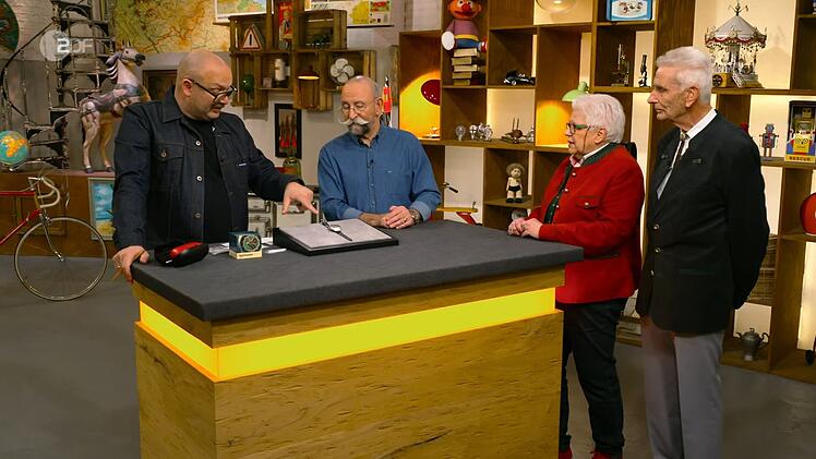 "Das freut mich jetzt aber", sah Horst Lichter das Lächeln im Gesicht des "Bares für Rares"-Experten Sven Deutschmanek. "Wenn die Menschen draußen wüssten, was für eine Freude sie dir bereiten, wenn eine schöne Uhr kommt."