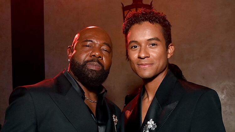 Regisseur Antoine Fuqua (Bild, links, mit "Michael"-Hauptdarsteller Jaafar Jackson) glaubt den Anschuldigungen gegen &uuml;ber Michael Jackson nicht.