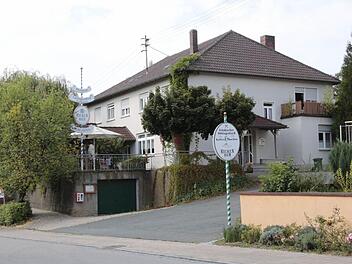 Im Gasthof Eismann in Kauernhofen leben seit gut einer Woche Asylbewerber aus der Ukraine und Serbien.  Foto: Hofbauer