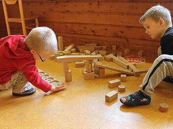 Der Kasendorfer Kindergarten soll saniert und erweitert werden. Der Zuschuss dafür ist mickrig, finden die Gemeinderäte. Foto: BR/Archiv