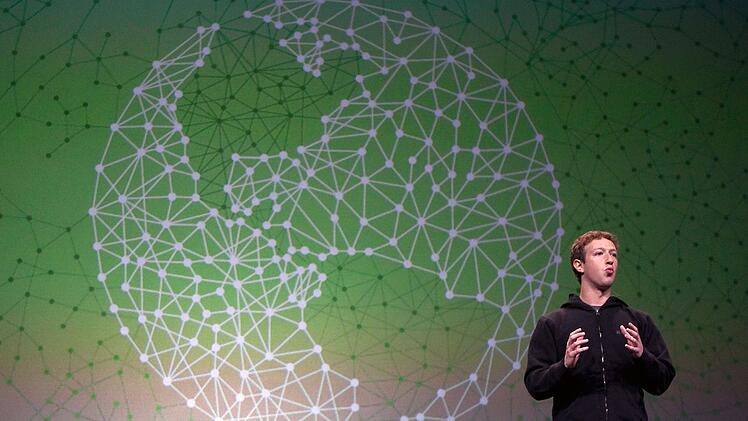 Mark Zuckerberg gr&uuml;ndete Facebook und z&auml;hlt neben Elon Musk und Jeff Bezos zu den reichsten Menschen der Welt.