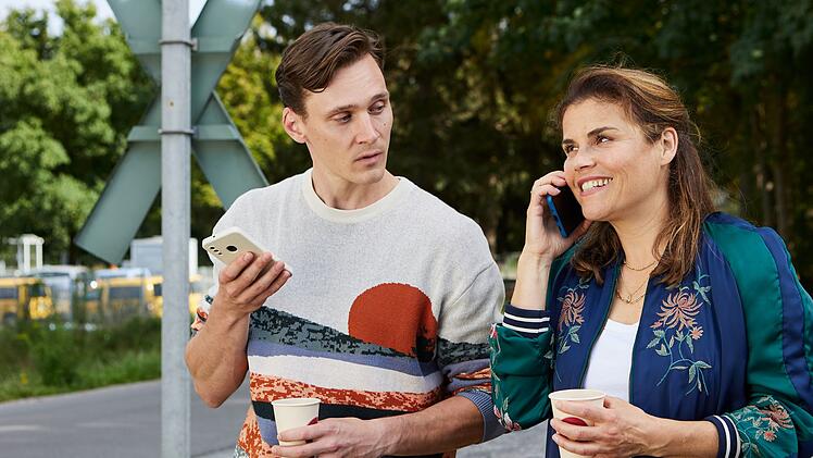 Als ihr versp&auml;teter Zug endlich zu Hause ankommt, beschlie&szlig;en Otis (Rick Okon) und Sandra (Katharina Wackernagel), sich in Zukunft regelm&auml;&szlig;ig zu treffen und einander Beziehungsratschl&auml;ge zu geben.