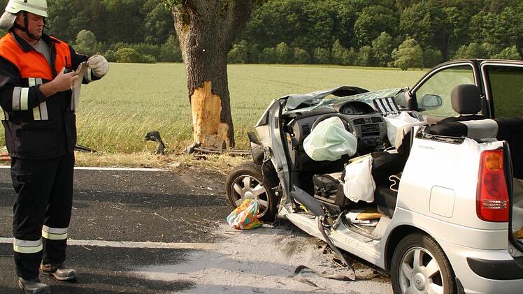 08. Juni 2015: Unfall auf der Staatsstraße 2292 zwischen Steinach und Hohn. Foto: Paul Ziegler