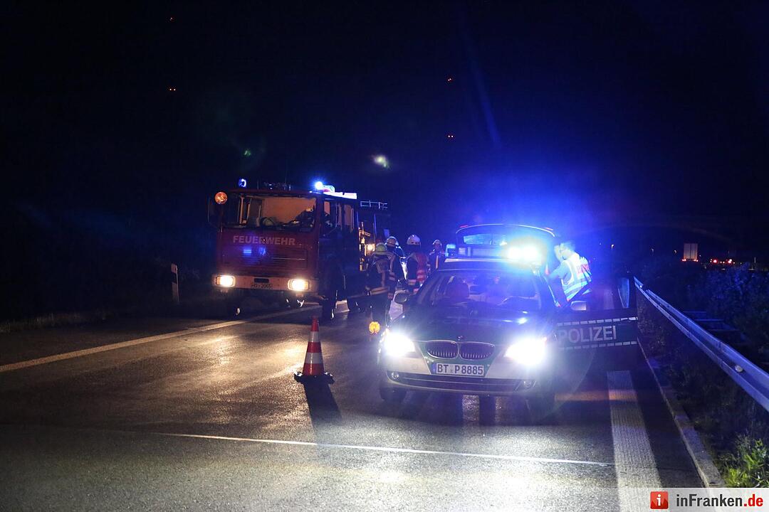 Fußgänger auf A93 von Lkw erfasst