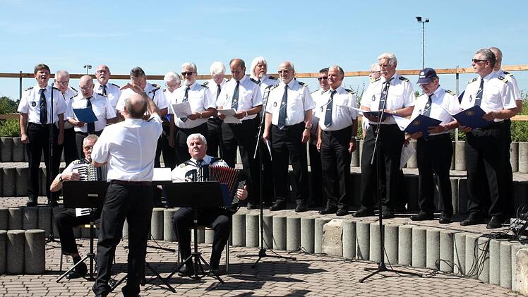 Nürnberger Shanty-Chor der Wasserschutzpolizei  Foto: Richard Sänger