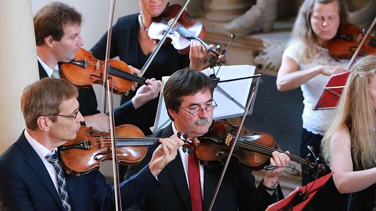 Impressionen von der Ahorner Serenade mit dem Collegium musicum Coburg unter Leitung von Thomas EhrleFoto: Jochen Berger