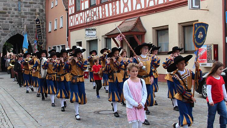 Der Spielmannszug von H&ouml;chstadt darf auf der Kerwa nicht fehlen.  Foto: Johanna Blum