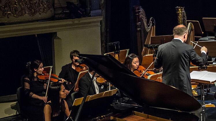 Impressionen vom 3. Sinfoniekonzert des Landestheaters Coburg unter der Leitung von Generalmusikdirektor Roland KluttigFoto: Jochen Berger