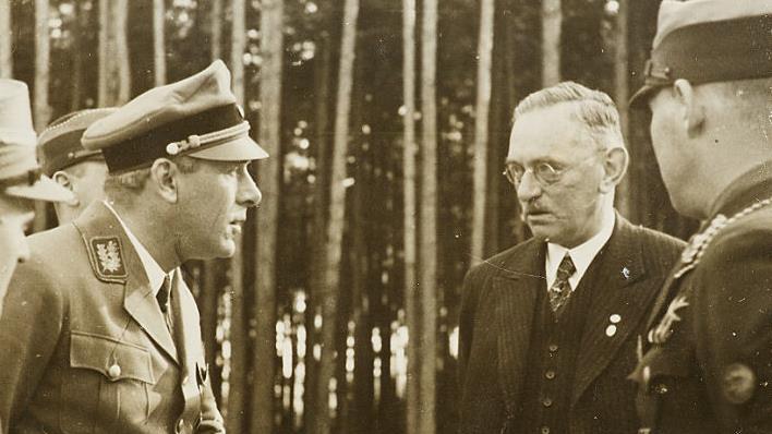 Krankenhausdirektor Wilhelm Lobenhoffer (Zweiter von rechts) 1934 beim Besuch des NS-Kultusministers Hans Schemm in der Walderholungsstätte Strullendorf  Foto: Stadtarchiv Bamberg