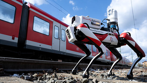 Kamera-Roboterhund soll Z&uuml;ge vor Vandalismus sch&uuml;tzen